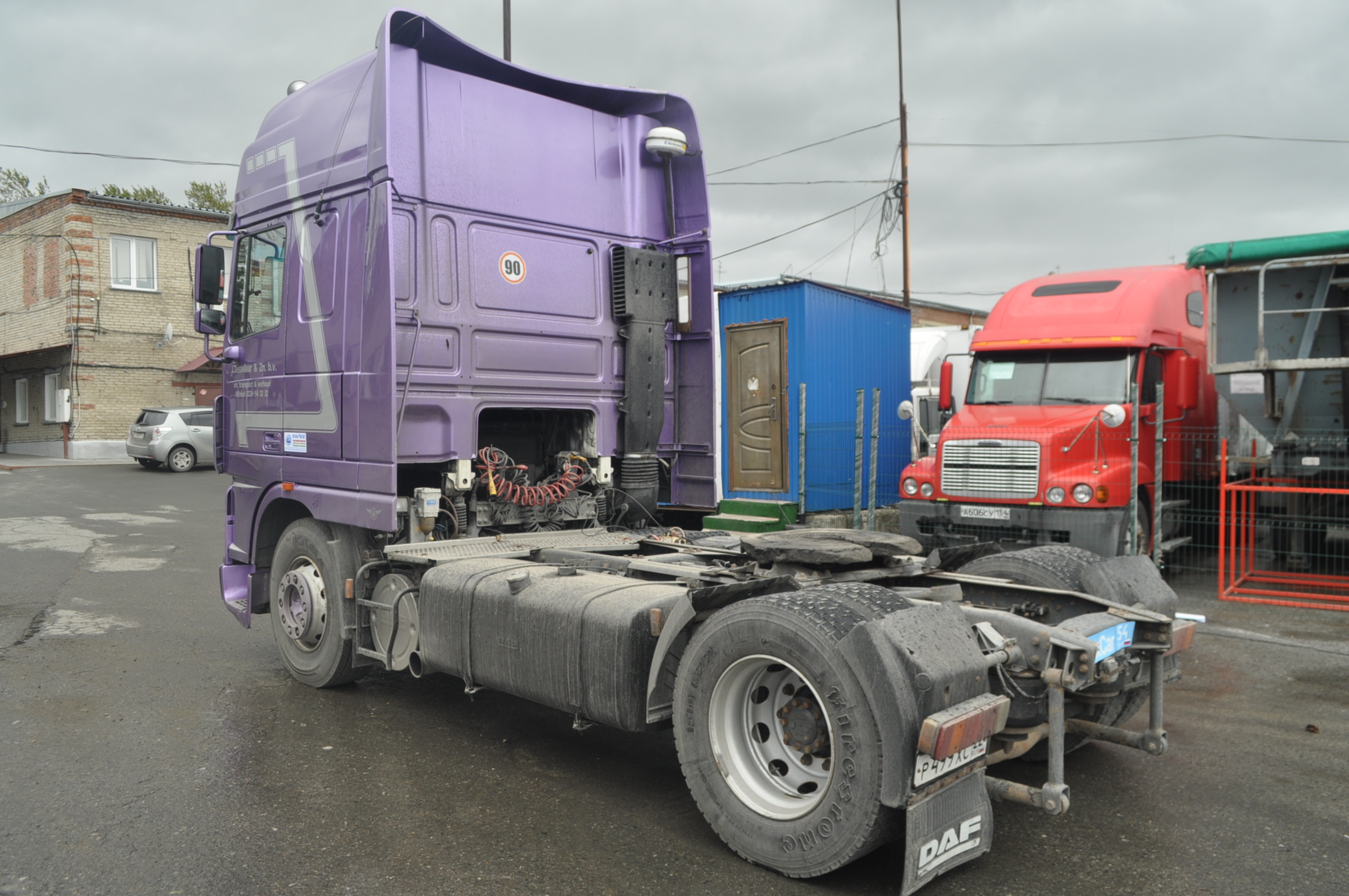 Тягач седельный Daf XF 95.430 2004 г. в. в наличии